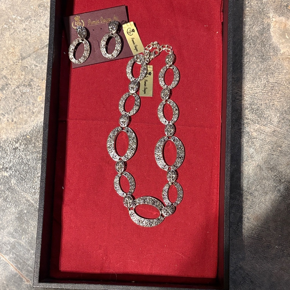 Elegant Silver tone Necklace and Earring Set by Premier Designs